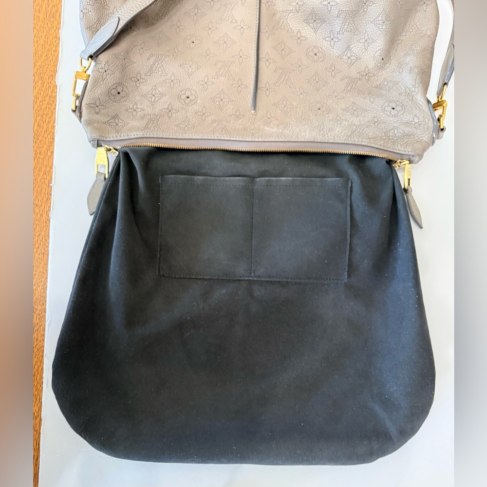 Like new Authenticated Taupe Louis Vuitton MM Mahina Selene excellent + Shop bag - Picture 11 of 15